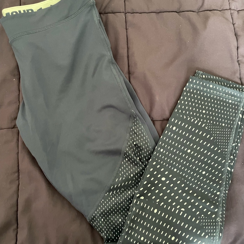 Under armour workout leggings. Barely worn!